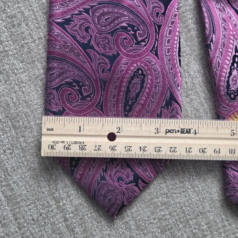 Countess Mara Silk Necktie Tie Pink Purple Paisley Hand Made Crown Logo 3.5